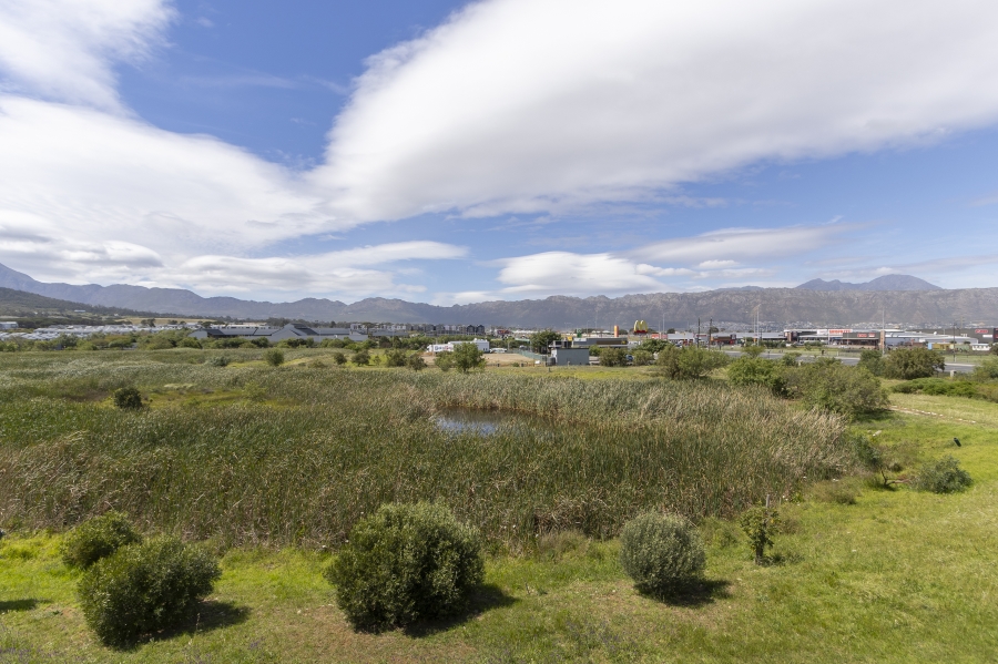 To Let 2 Bedroom Property for Rent in Heritage Park Western Cape